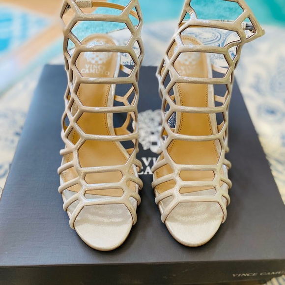 Vince Camuto strappy shoe - Picture 2 of 10